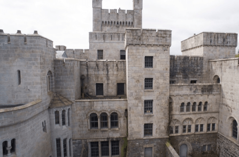 شما می توانید از قلعه واقعی سریال بازی تاج و تخت (Game of Thrones) در ایرلند شمالی بازدید کنید