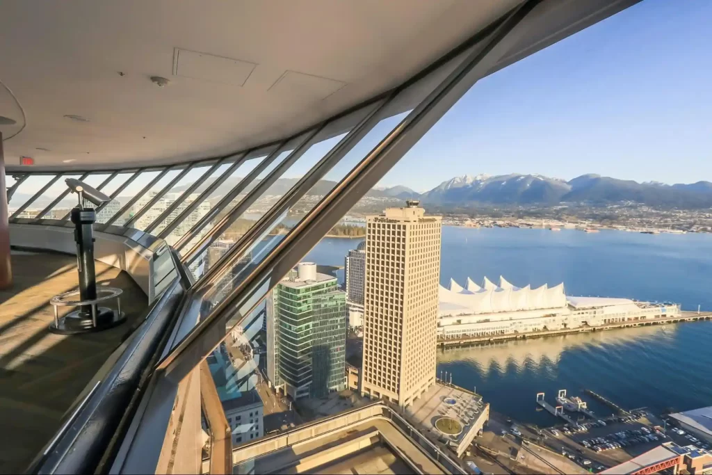 Vancouver Lookout، یکی از جاذبه‌های گردشگری ونکوور