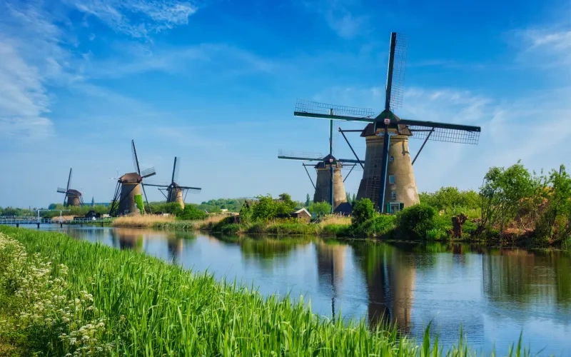 کیندردایک (Kinderdijk)؛ نماد آسیاب‌های بادی در کشور هلند