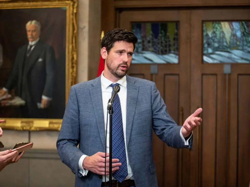 سخن شان فریزر، وزیر سابق مهاجرت کانادا درباره اقامت دائم با ویزای دیجیتال نومد